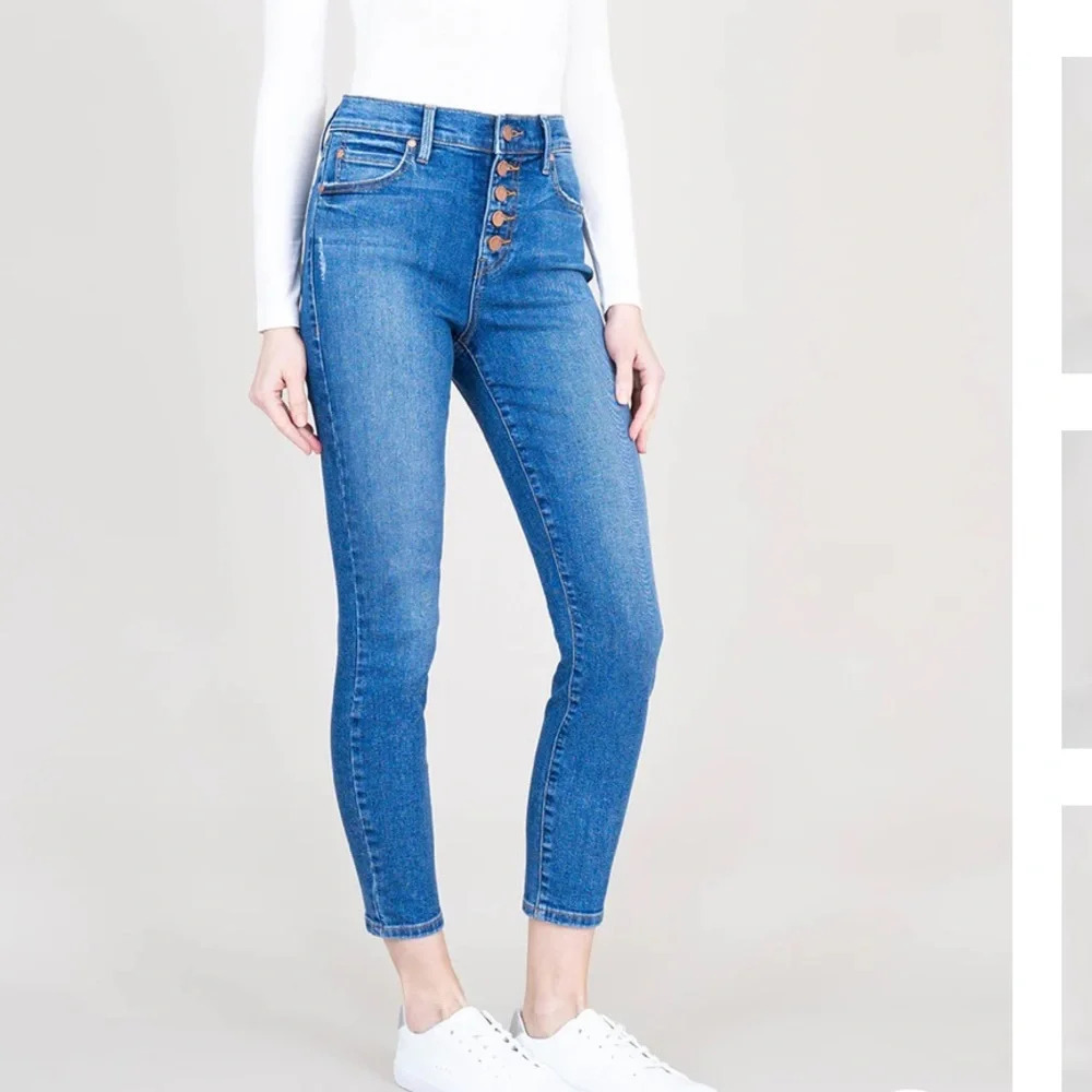 Level 99 Heidi Exposed Button High Rise Skinny Jeans